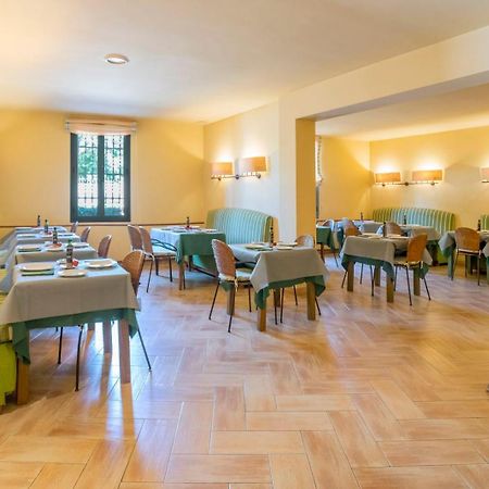 Apartaments Suites Sant Jordi Montbrió del Camp Buitenkant foto