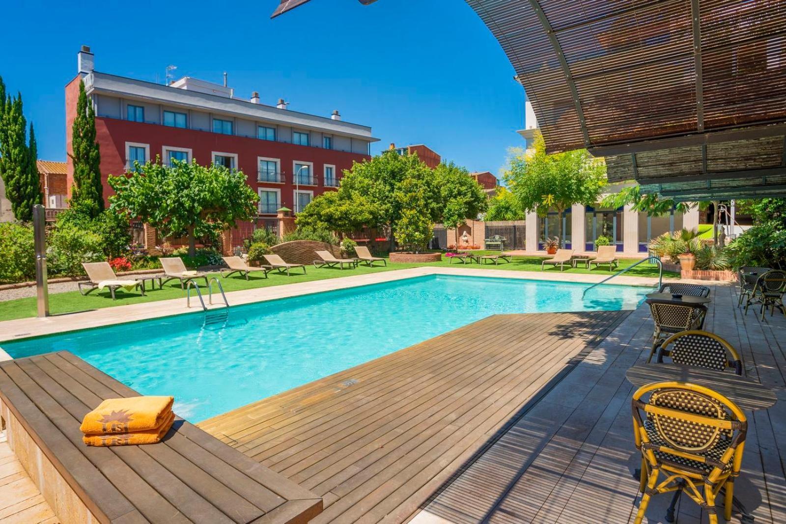 Apartaments Suites Sant Jordi Montbrió del Camp Buitenkant foto