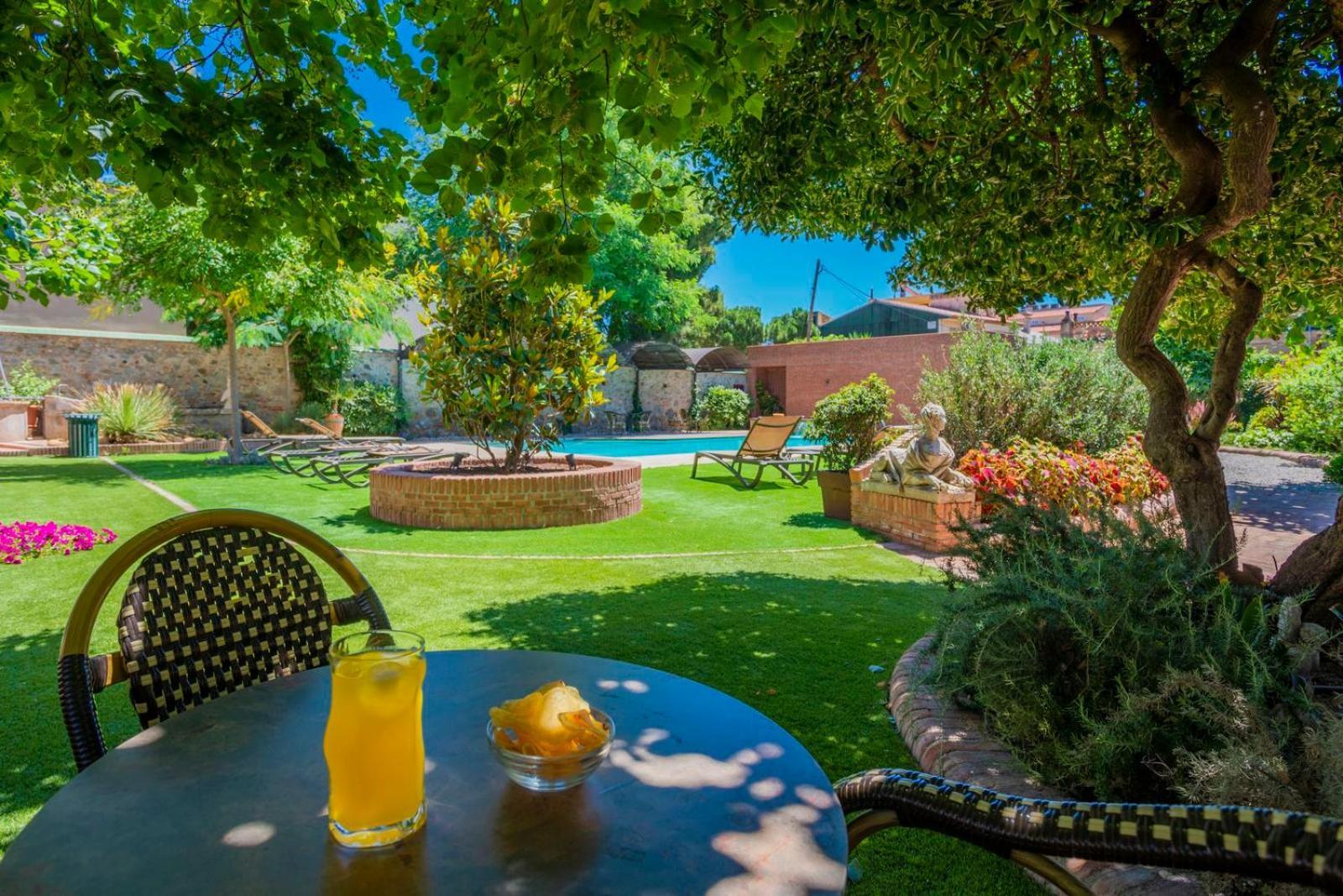 Apartaments Suites Sant Jordi Montbrió del Camp Buitenkant foto