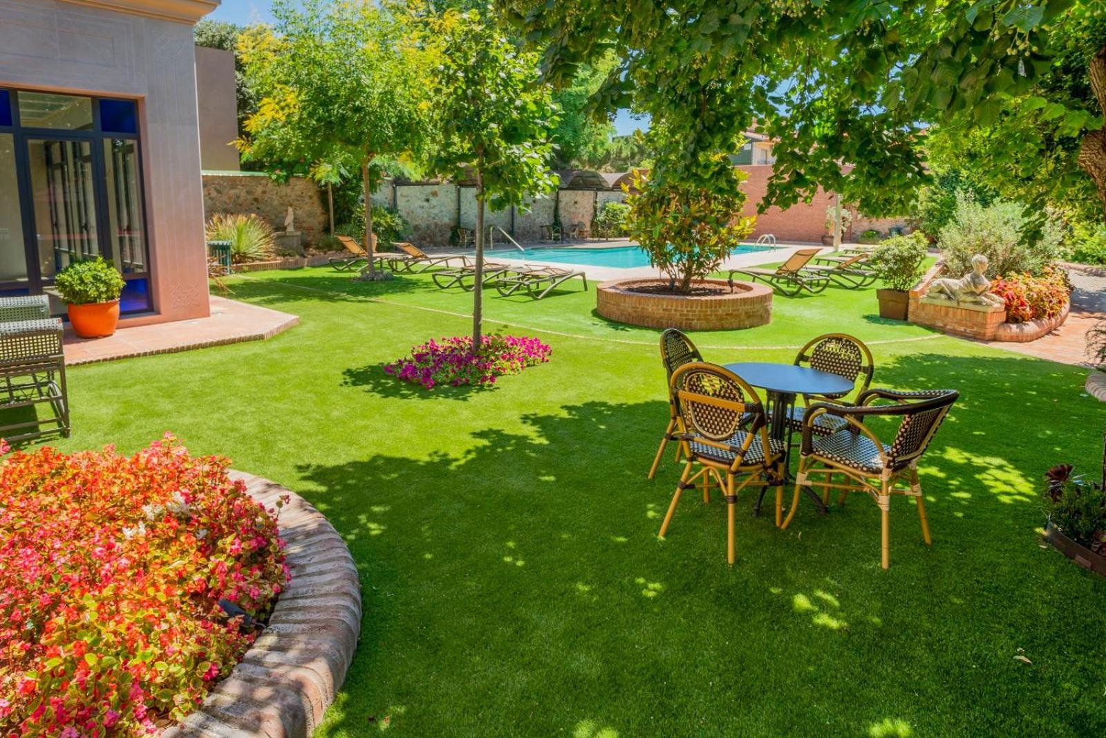 Apartaments Suites Sant Jordi Montbrió del Camp Buitenkant foto