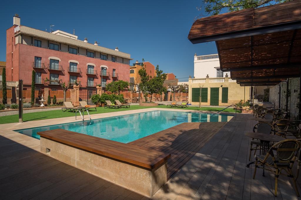 Apartaments Suites Sant Jordi Montbrió del Camp Buitenkant foto