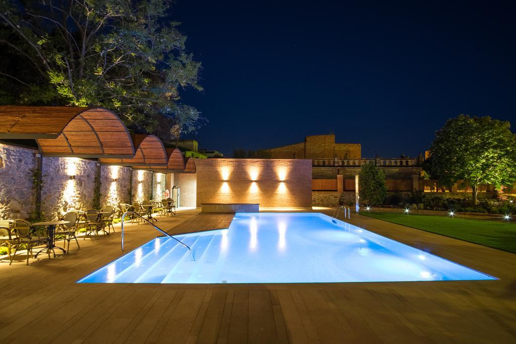 Apartaments Suites Sant Jordi Montbrió del Camp Buitenkant foto