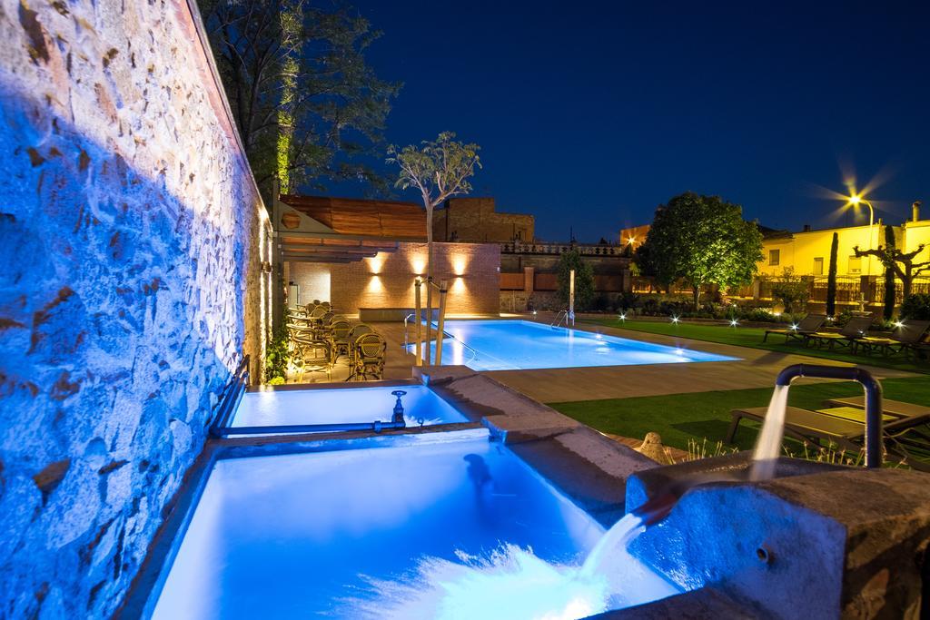 Apartaments Suites Sant Jordi Montbrió del Camp Buitenkant foto