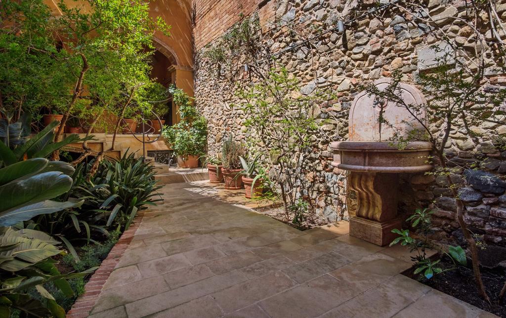 Apartaments Suites Sant Jordi Montbrió del Camp Buitenkant foto
