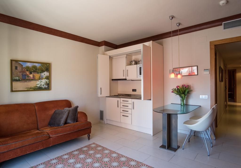 Apartaments Suites Sant Jordi Montbrió del Camp Buitenkant foto