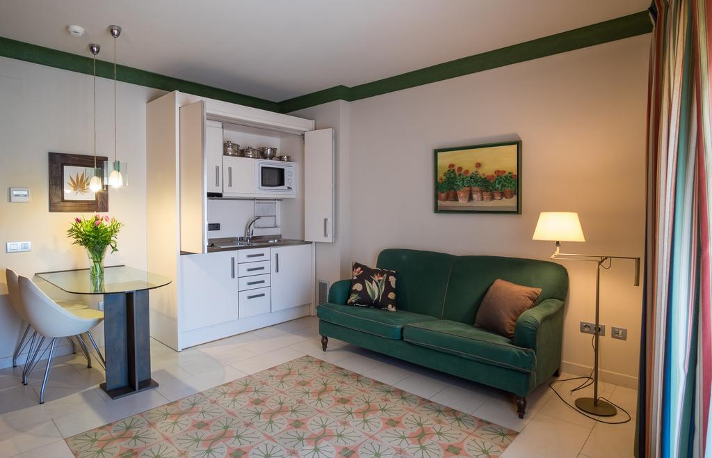 Apartaments Suites Sant Jordi Montbrió del Camp Buitenkant foto