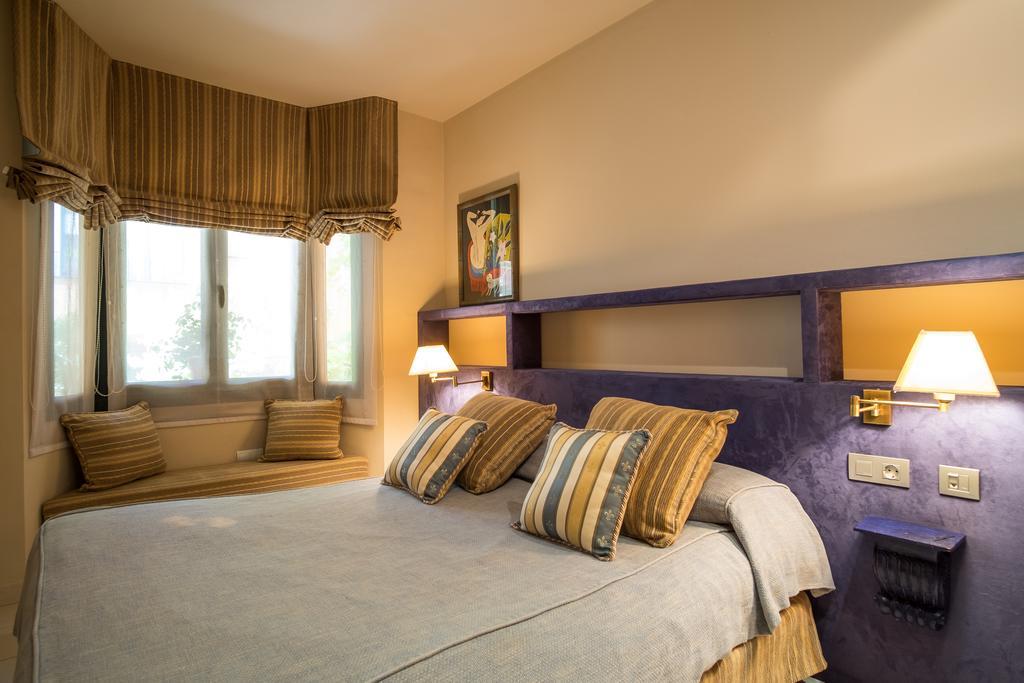 Apartaments Suites Sant Jordi Montbrió del Camp Buitenkant foto
