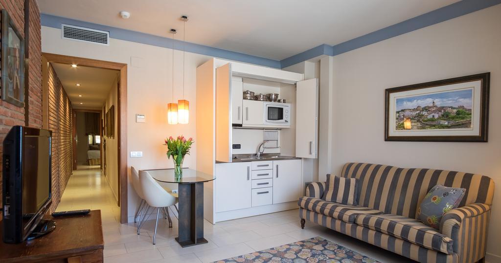 Apartaments Suites Sant Jordi Montbrió del Camp Buitenkant foto