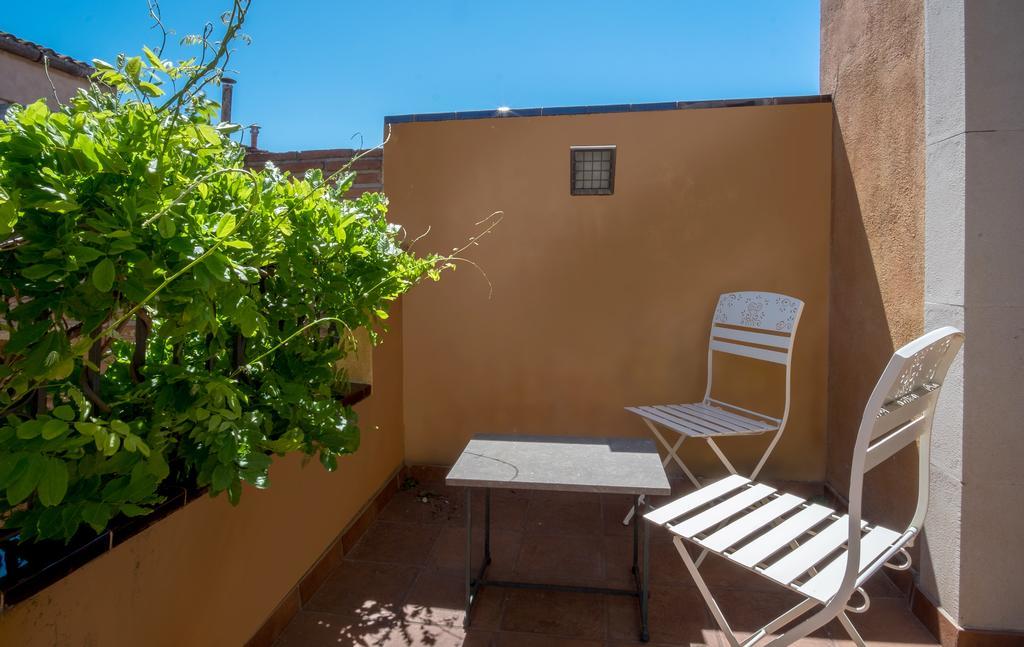 Apartaments Suites Sant Jordi Montbrió del Camp Buitenkant foto