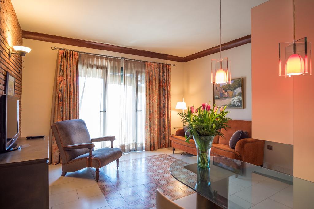 Apartaments Suites Sant Jordi Montbrió del Camp Buitenkant foto